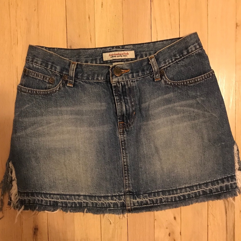 Jean skirt with frayed sides